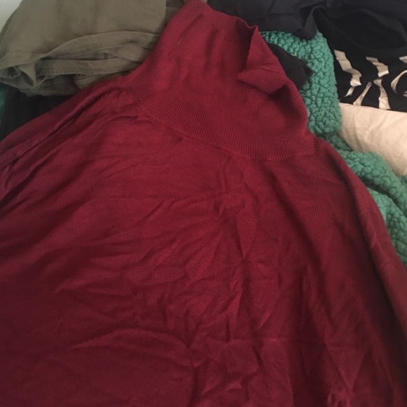 WORN ONCE burgundy turtle neck - Picture 1 of 3